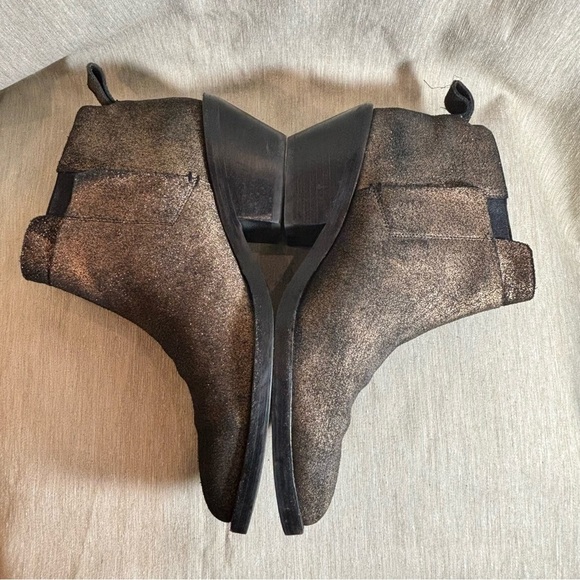 & OTHER STORIES SZ 9 Rare Old Gold Black Pull On Pointy Toe Stacked Heel Booties - Picture 3 of 11